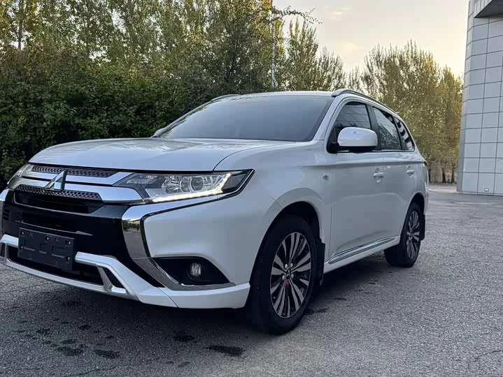 Mitsubishi Outlander 2022 из Китая — купить под ключ