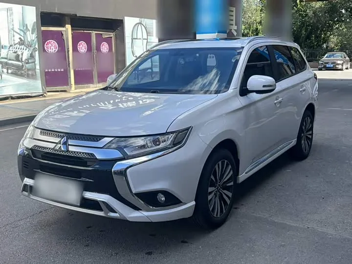 Mitsubishi Outlander 2022 из Китая — купить под ключ