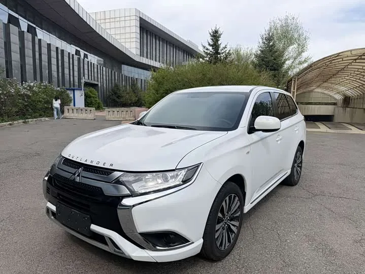 Mitsubishi Outlander 2022 из Китая — купить под ключ