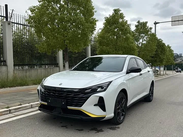 Dongfeng Aeolus Yixuan 2023 из Китая — купить под ключ