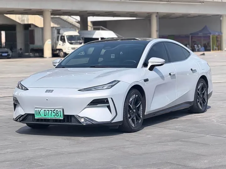 Geely Galaxy E8 2024 из Китая — купить под ключ