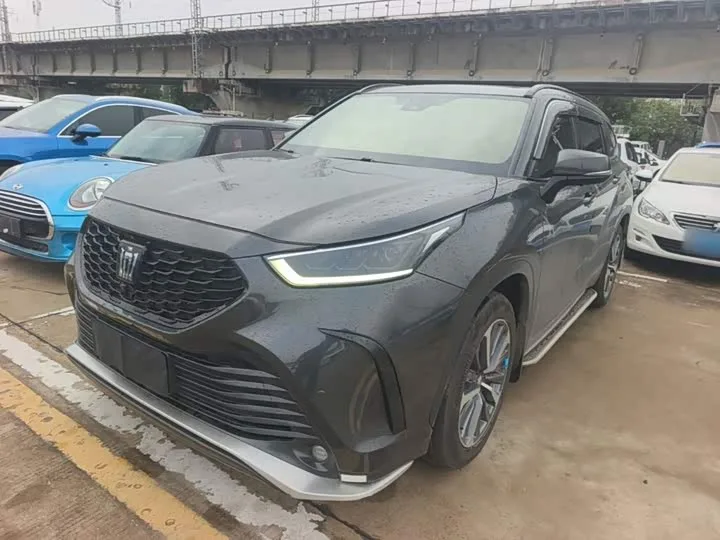 Toyota Crown Kluger 2024 из Китая — купить под ключ