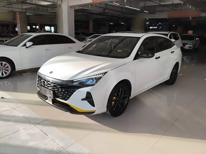 Dongfeng Aeolus Yixuan 2023 из Китая — купить под ключ