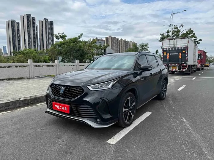 Toyota Crown Kluger 2023 из Китая — купить под ключ