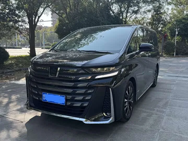 Toyota Vellfire 2024 из Китая — купить под ключ