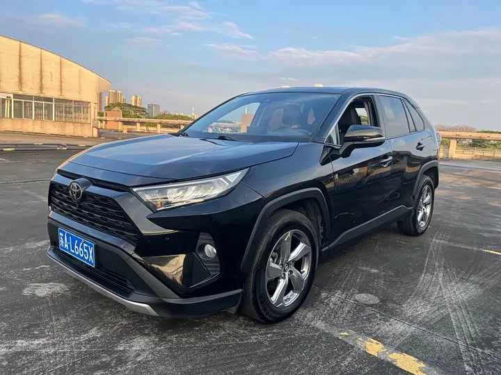 Toyota RAV4 2023 из Китая — купить под ключ