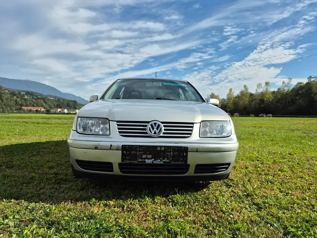Volkswagen Bora 2001 из Европы — купить под ключ