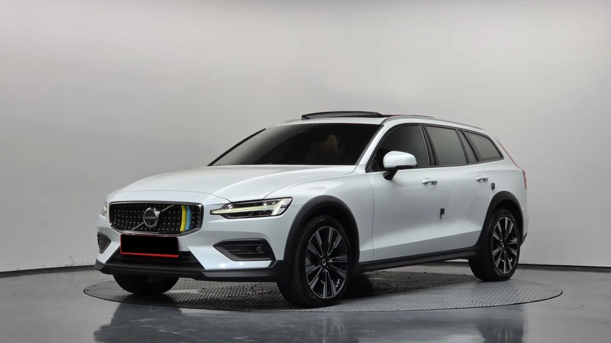 Volvo V60 2023 из Кореи — купить под ключ