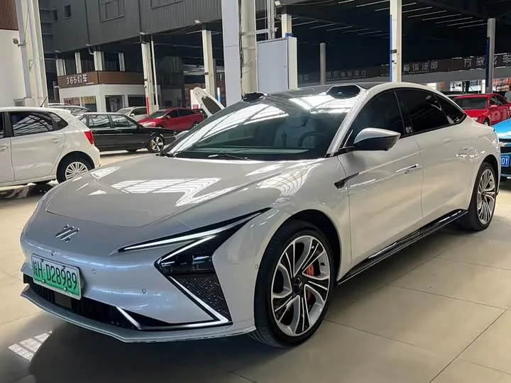 IM motors L7 2022 из Китая — купить под ключ