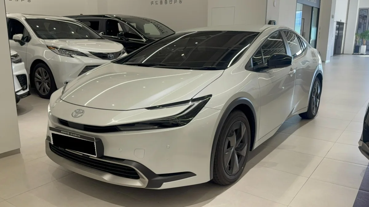 Toyota Prius 2024 из Кореи — купить под ключ