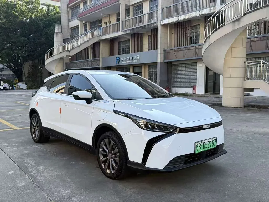 Geely Geometry M6 2023 из Китая — купить под ключ