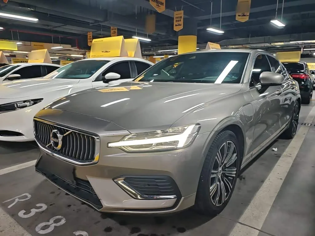 Volvo S60 Hybrid 2022 из Китая — купить под ключ