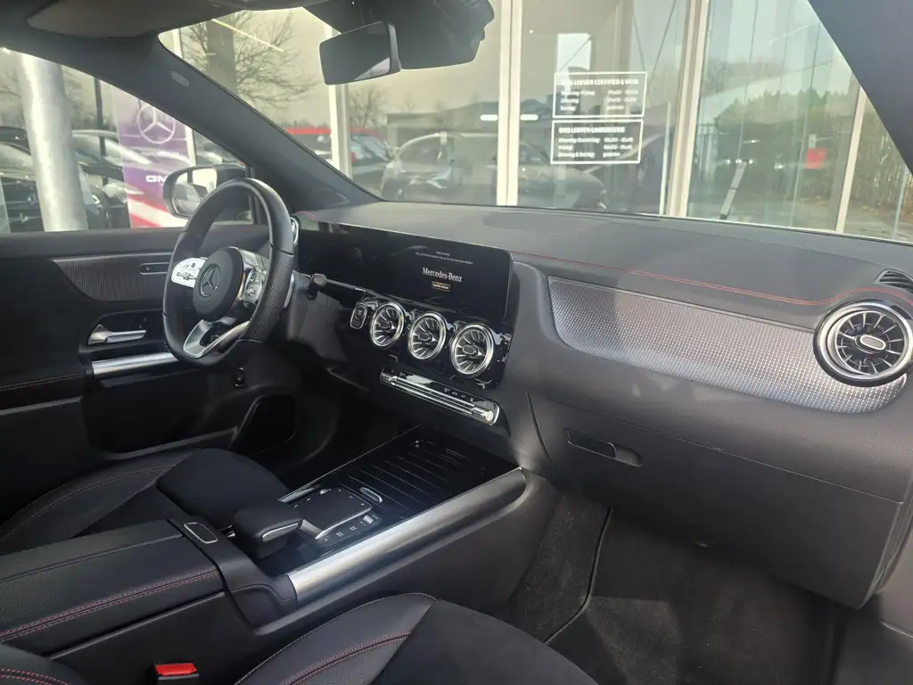 Mercedes-Benz EQA 300 2025 из Европы — купить под ключ