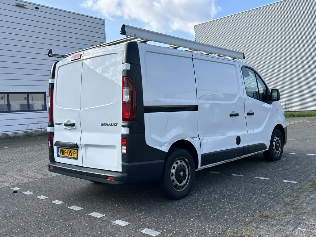 Renault Trafic 2017 из Европы — купить под ключ