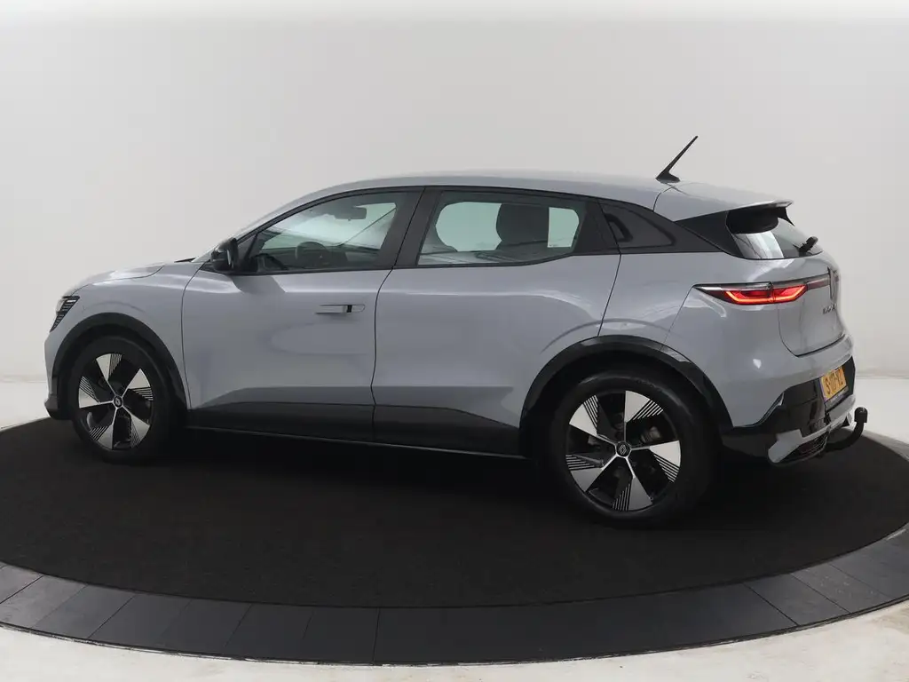 Renault Megane E-Tech 2023 из Европы — купить под ключ
