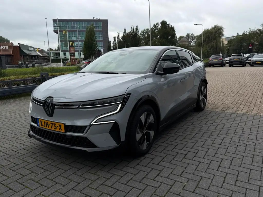 Renault Megane E-Tech 2026 из Европы — купить под ключ