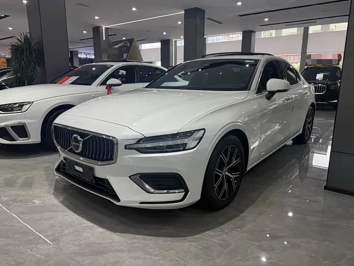 Volvo S60 2024 из Китая — купить под ключ