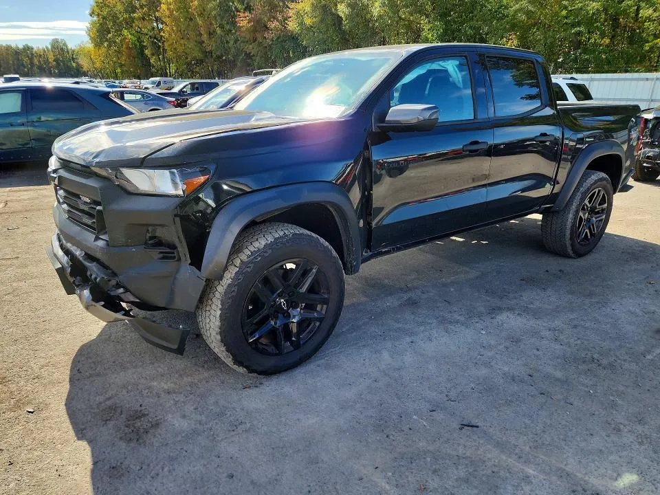 Chevrolet Colorado T 2025 из США — купить под ключ