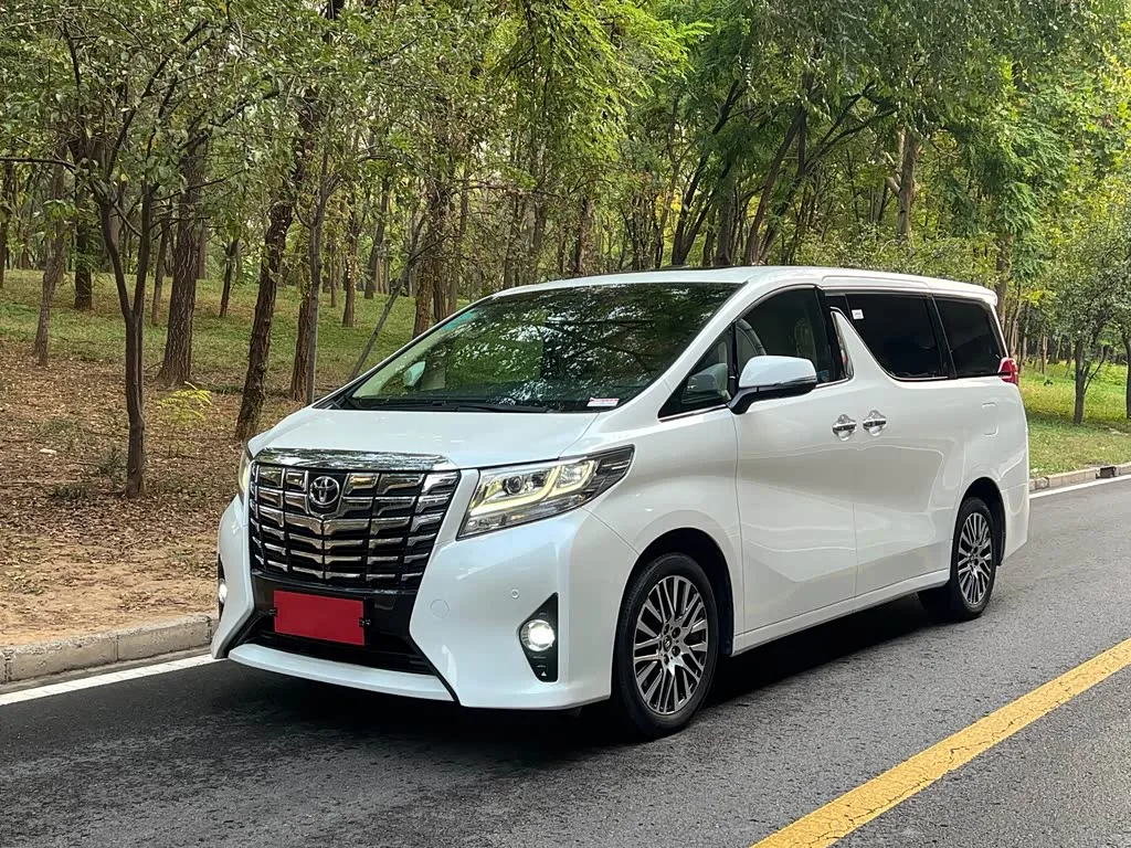 Toyota Alphard 2017 из Китая — купить под ключ