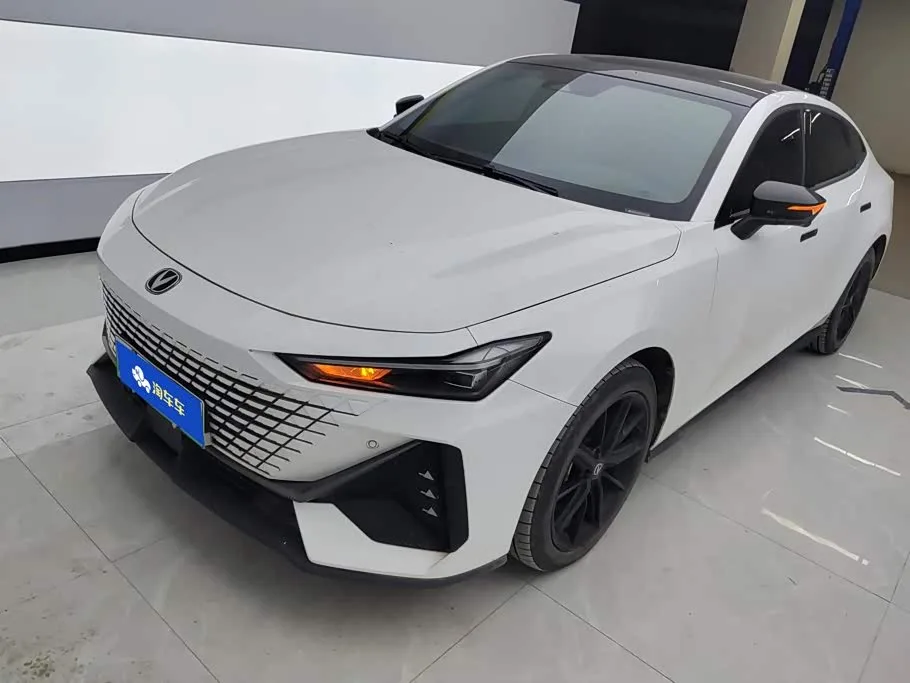 Changan UNI-V Hybrid 2023 из Китая — купить под ключ