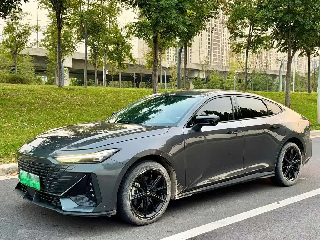 Changan UNI-V Hybrid 2023 из Китая — купить под ключ