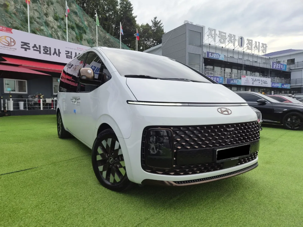 Hyundai Staria 2023 из Кореи — купить под ключ