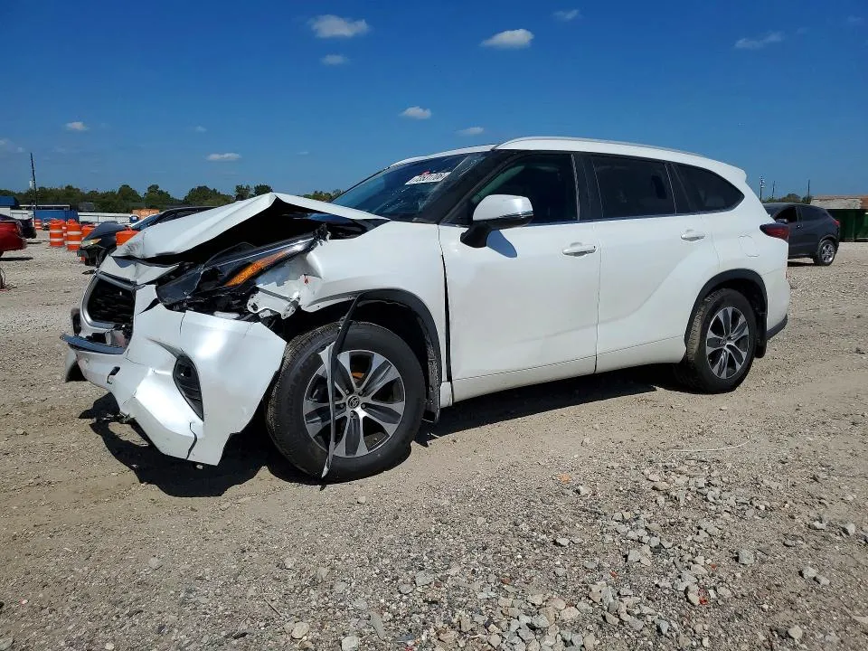Toyota Highlander 2023 из США — купить под ключ
