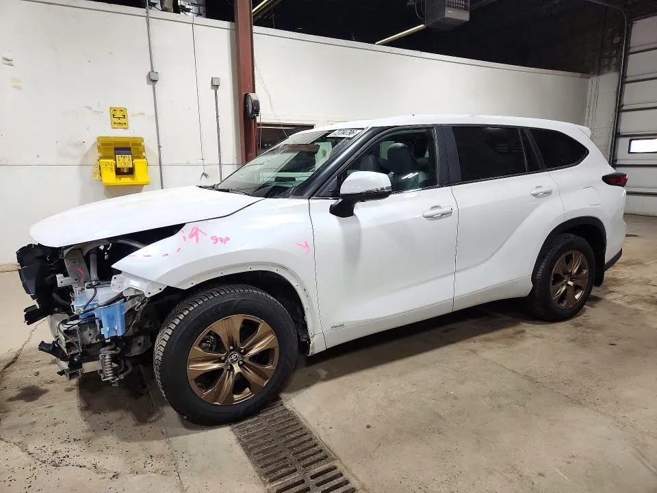 Toyota Highlander 2023 из США — купить под ключ