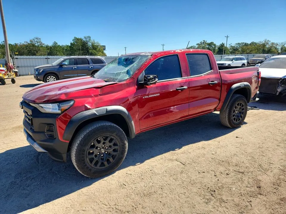 Chevrolet Colorado T 2025 из США — купить под ключ