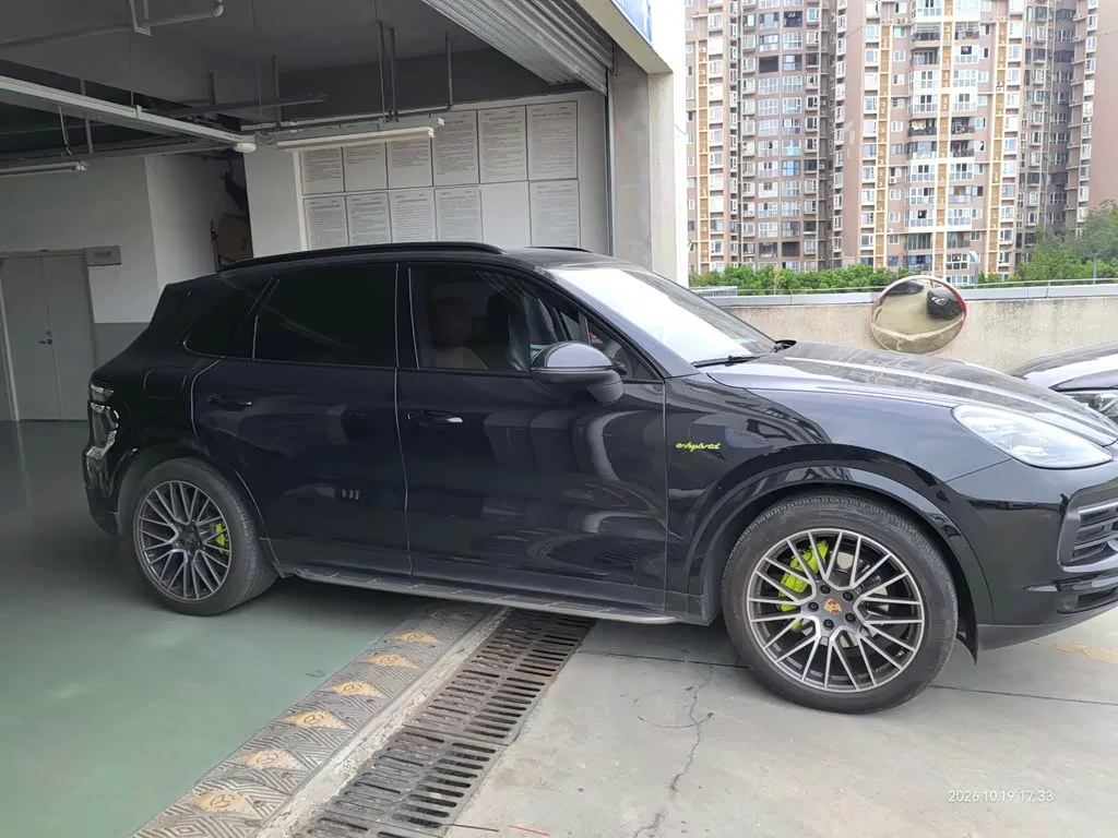 Porsche Cayenne Hybrid 2021 из Китая — купить под ключ
