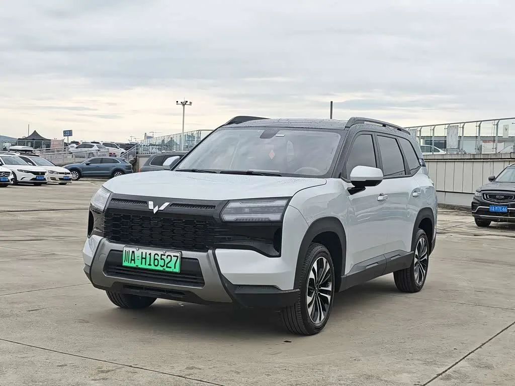 Wuling Starlight 560 Hybrid/EV 2025 из Китая — купить под ключ