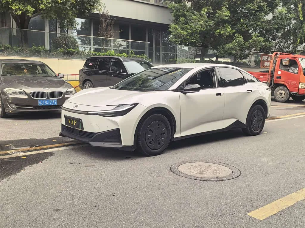Toyota bZ3 2024 из Китая — купить под ключ