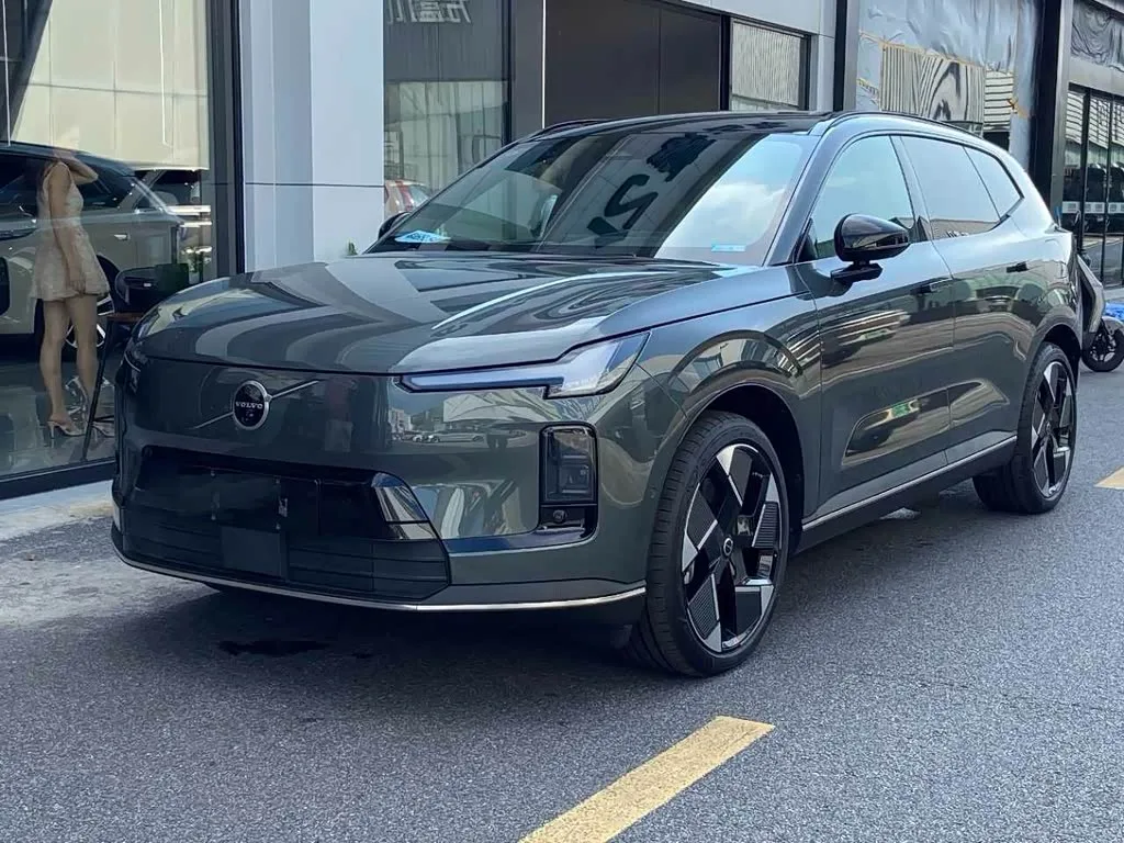 Volvo XC70 Hybrid 2025 из Китая — купить под ключ