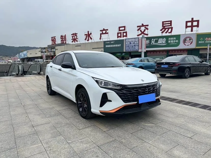 Dongfeng Aeolus Yixuan 2022 из Китая — купить под ключ