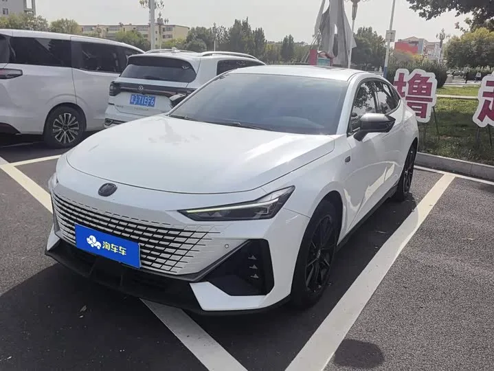 Changan UNI-V Hybrid 2023 из Китая — купить под ключ