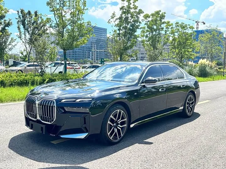 BMW 7 Series 2024 из Китая — купить под ключ
