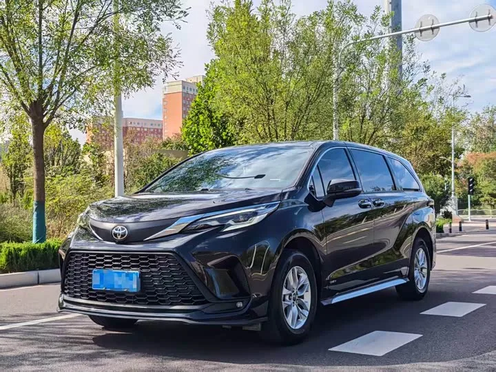 Toyota Granvia 2024 из Китая — купить под ключ