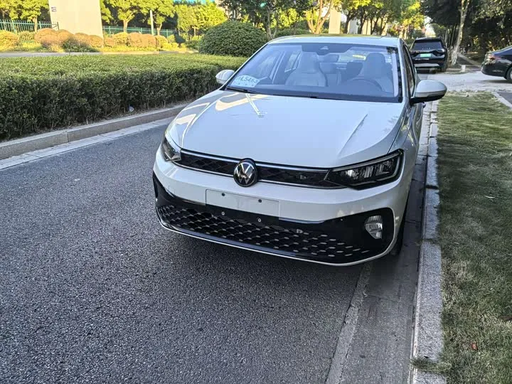 Volkswagen Lavida 2025 из Китая — купить под ключ