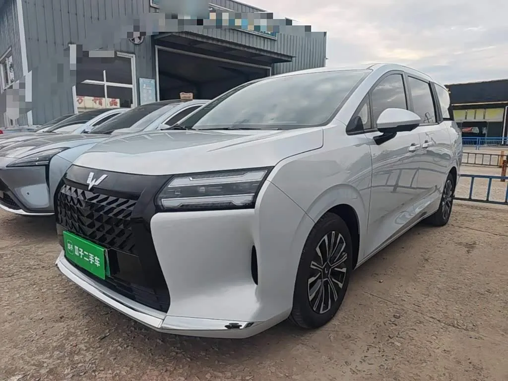Wuling Starlight 730 Hybrid/EV 2025 из Китая — купить под ключ