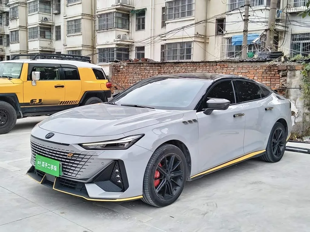 Changan UNI-V Hybrid 2023 из Китая — купить под ключ