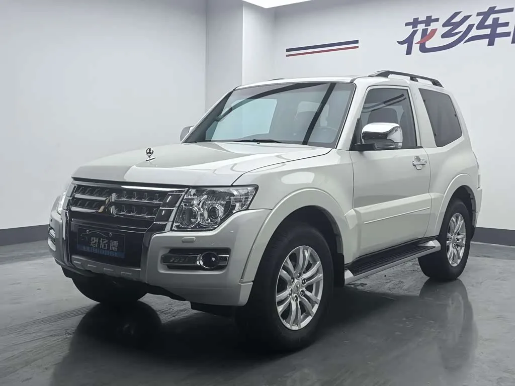 Mitsubishi Pajero 2019 из Китая — купить под ключ