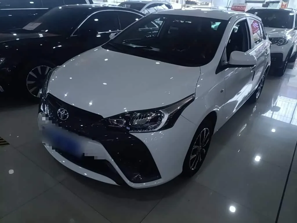 Toyota Yaris L Hatchback 2021 из Китая — купить под ключ