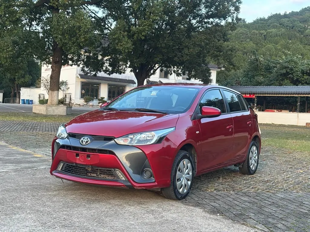 Toyota Yaris L Hatchback 2017 из Китая — купить под ключ