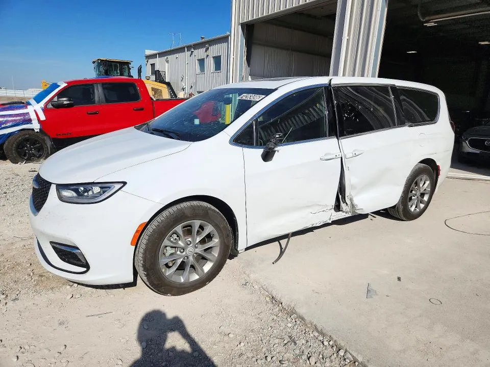 Chrysler Pacifica 2026 из США — купить под ключ