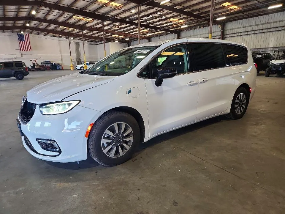 Chrysler Pacifica 2024 из США — купить под ключ