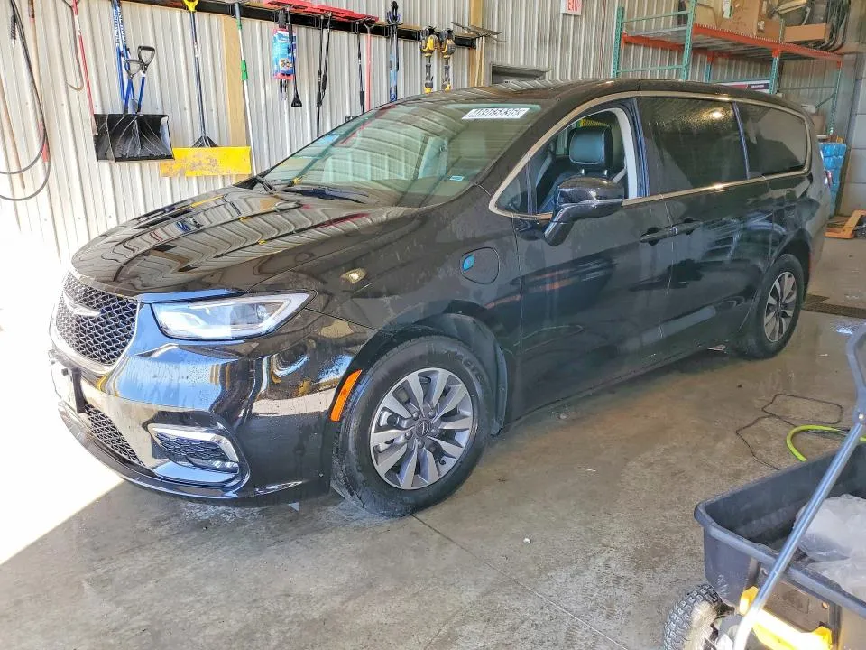 Chrysler Pacifica 2024 из США — купить под ключ