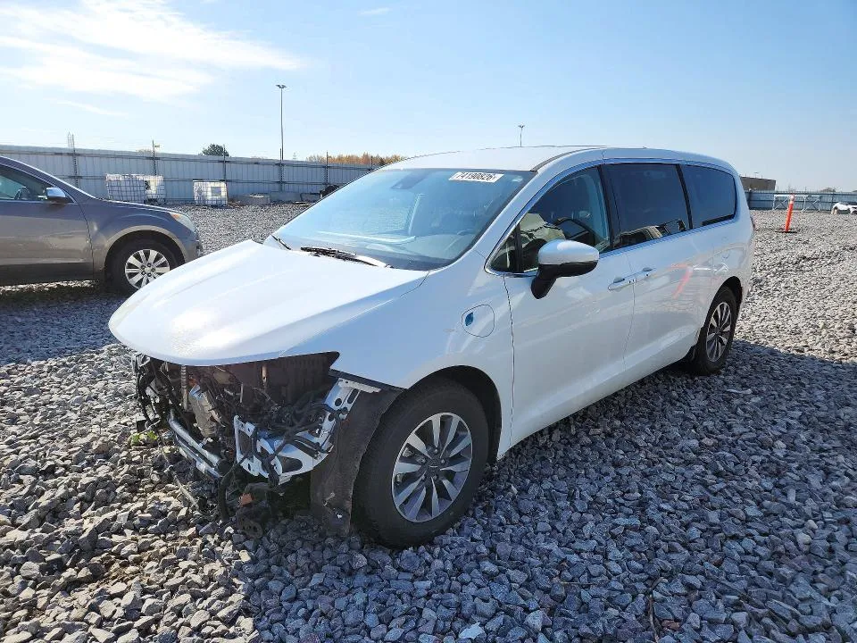 Chrysler Pacifica 2023 из США — купить под ключ