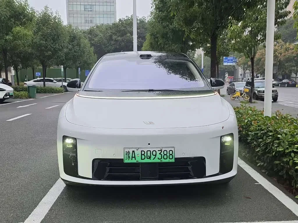 LiXiang i8 2025 из Китая — купить под ключ