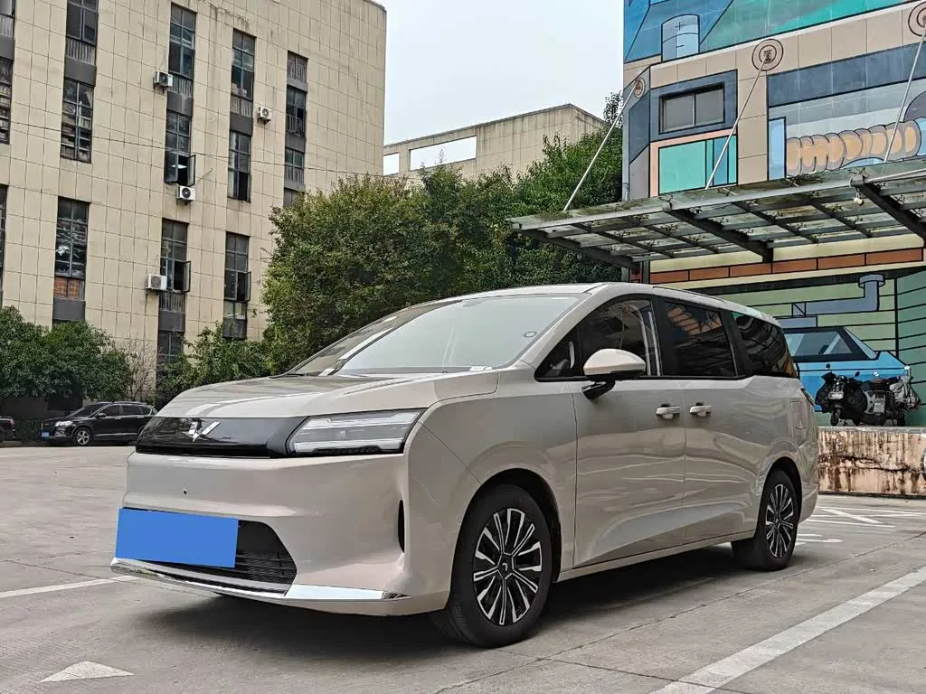 Wuling Starlight 730 Hybrid/EV 2026 из Китая — купить под ключ