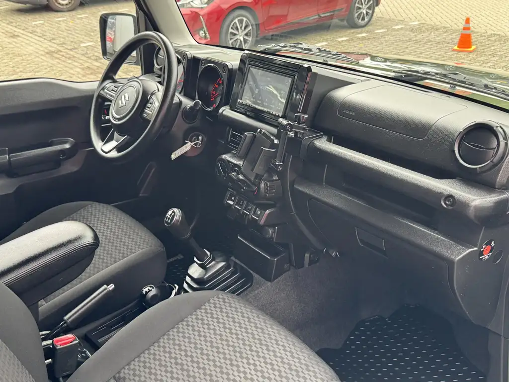 Suzuki Jimny 2023 из Европы — купить под ключ